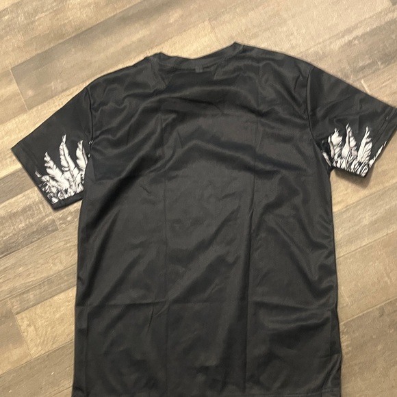 Black Graphic T-Shirt with Cross Design - Picture 7 of 7